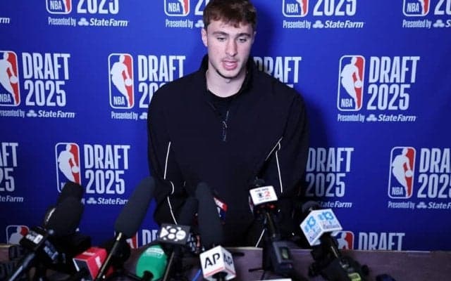 ドラフトトップ指名が濃厚なフラッグ…レブロンは「フロアでいろんなことをこなせる」と称賛