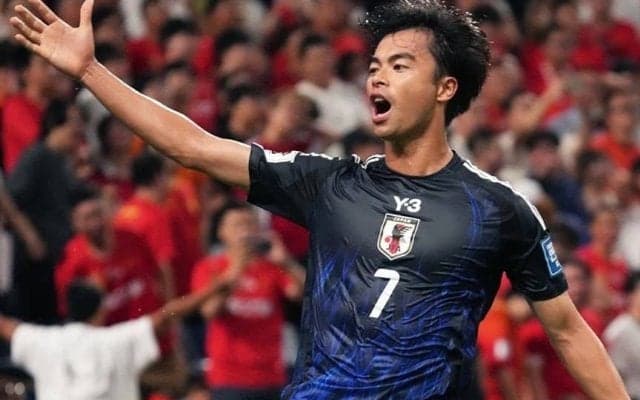 伊東純也も祝福｢2人ともかわいすぎ!!｣日本代表・三笘薫と妻の“ウェディングショット”公開｢めちゃくちゃ素敵｣｢美男美女夫婦｣｢とっても美しい｣の声