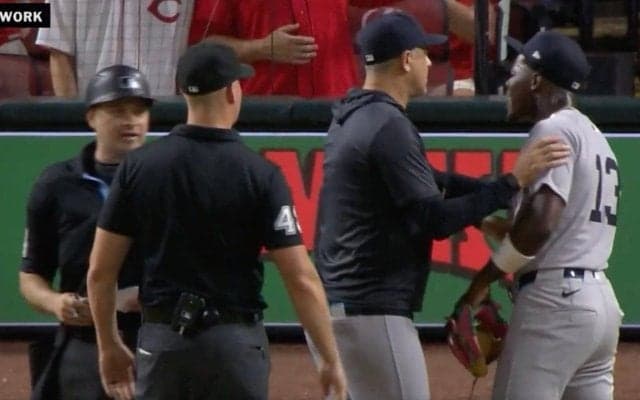 球場騒然… 審判にブチギレ！ 退場しても戻ってきて“猛突進”「怖すぎる」「ヤバいな」  大激怒の“ヤ軍の問題児”チザムが大暴れ