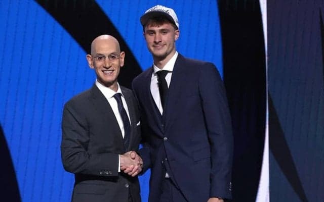デューク大のクーパー・フラッグがマーベリックスから全体1位指名／NBAドラフト2025