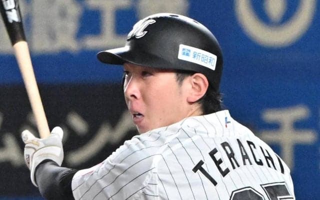 ロッテでブレイク中のキャッチャー・寺地隆成は「縦振り」で打撃好調　手本にしている名バッターの名も挙げた