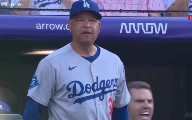 どうした！？ ロバーツ監督が試合前からヒートアップ→大谷翔平の“温度差ありすぎ”リアクションが話題に「楽しそうw」