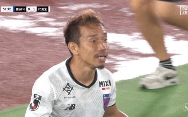 GKミスを帳消し！ 38歳長友佑都、“爆速カバーリング”が脚光「年齢関係ねえよって教えてくれる」「若者が走るのをやめている横で…」森保一監督に猛アピール