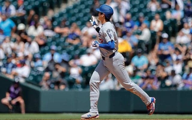 大谷翔平、28号の直後に意外な行動？　まさかの“珍事”も…ド軍公式「土産を贈った」