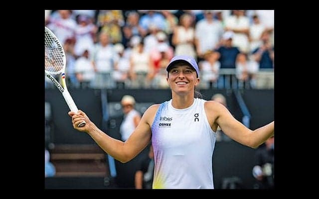  世界8位のシフィオンテク 芝で4強 