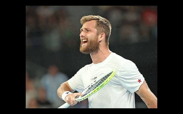  プレー拒否＆ラケット投げ 大暴れも4強 