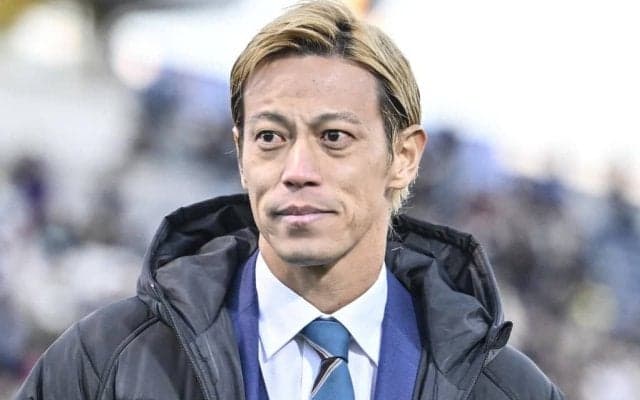 ｢いちご飴食べるんかーーーい｣元日本代表・本田圭佑の“無邪気な姿”にくぎづけ、“変顔＆神対応”連発のゲリララン動画に｢可愛い｣｢イケメン｣の声