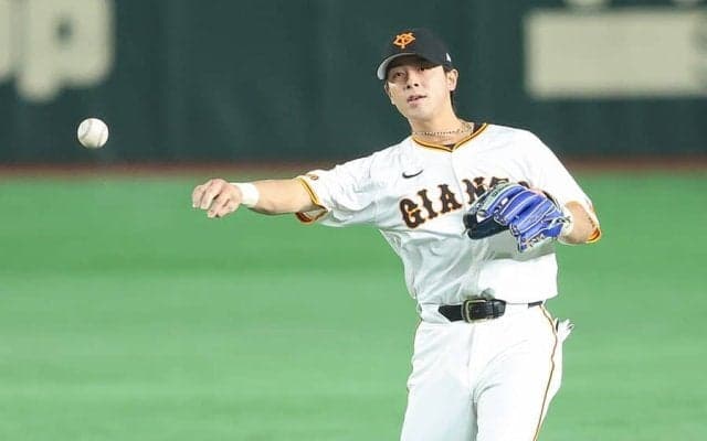 理解不能の体幹バランス…仰天の“大の字”プレー　桑田2軍監督も思わず拍手の「絶品守備」