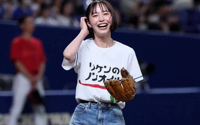 進学校→早大の“インテリ”モデルが降臨　白ユニ＆短パンで始球式…名古屋を魅了