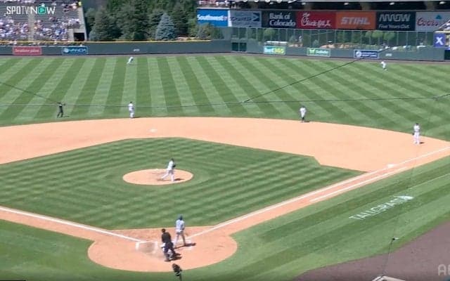 大谷翔平、高弾道28号アーチでロッキーズ内野陣が“確信棒立ち” 高々と頭上を通過する打球になす術なしの衝撃リアクション