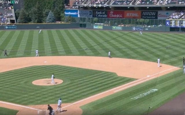 一体、何が起きた…？ 大谷翔平、特大アーチの先に“まさかの光景”「なんでだよw」「面白すぎる」 球場が騒然となった“衝撃シーン”が話題に