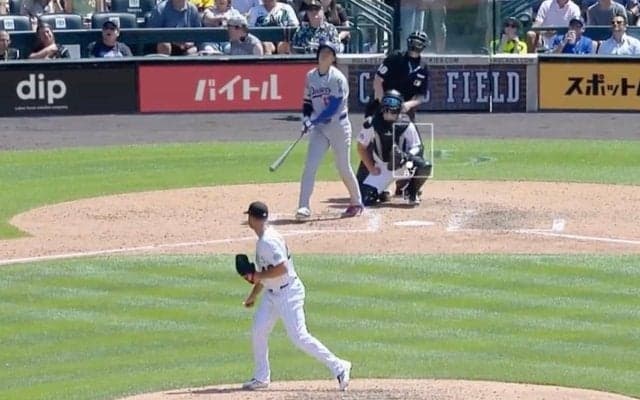 どうした…？ 大谷翔平、豪快アーチで“異変”「動かない」「そらビビる」相手投手の“被弾リアクション”が話題に「可哀想すぎる」