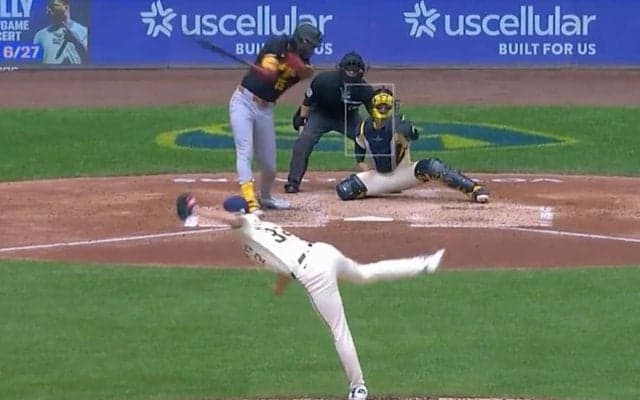 打てるわけねえ！メジャーの新怪物に“打者ドン引き”「ヤバすぎる」「何者なん？w」 164キロ“火の玉ストレート”→完全に“振り遅れて”マン振り三振