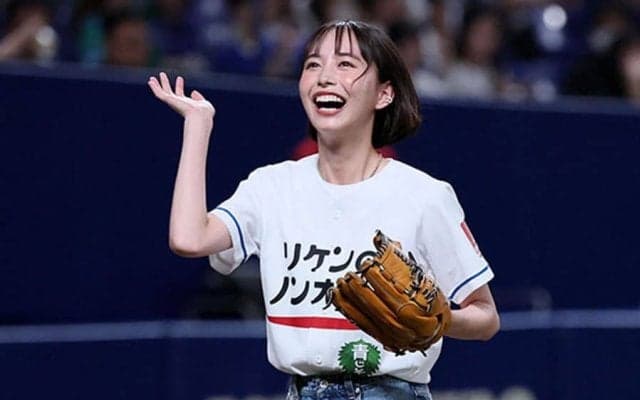 ショートボブの人気モデルは「最高じゃねえか」　抜群スタイルの一投→深々お辞儀