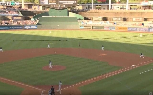 もうワケわからん！ 大谷翔平、爆速弾がとんでもない所に“命中”「どこだよw」 177キロ弾丸ライナー→野手陣の頭上を“秒で通過”