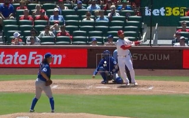 一体、何が起きた！？ 今永昇太の投球で“想定外のハプニング”…衝撃の光景「ヤバすぎる」爆速ファウルが審判にモロ直撃… ファン騒然