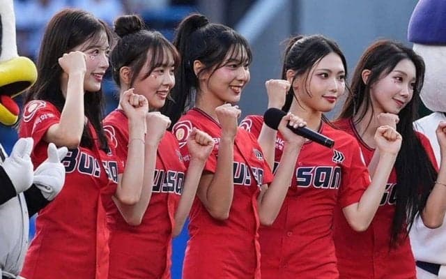 「脚の長さがバグ」　ZOZOマリンに降臨した“美女軍団”「衣装が攻めてる」