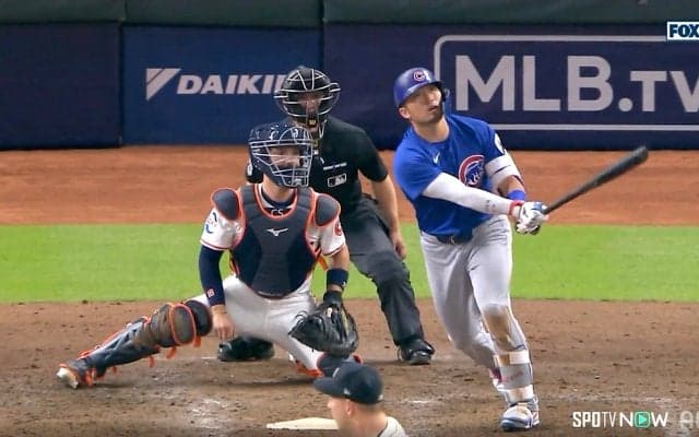 看板直撃！鈴木誠也の特大弾に現地実況15秒沈黙の後「22号は自己新記録です」 敵地で「SEIYA SUZUKI」プラカード掲げる“異例光景”も