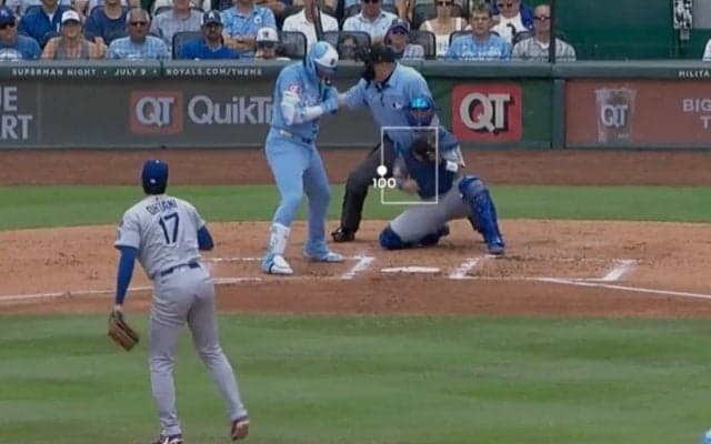 一体、何が起きた…！？ 大谷翔平、強気の剛速球で“まさかの光景”「ヤバすぎる」「ドン引き」 内角ギリギリ… 相手打者が動けなくなる