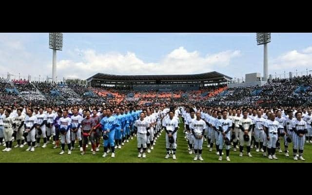 高校野球静岡大会の開会式、109校107チームが行進