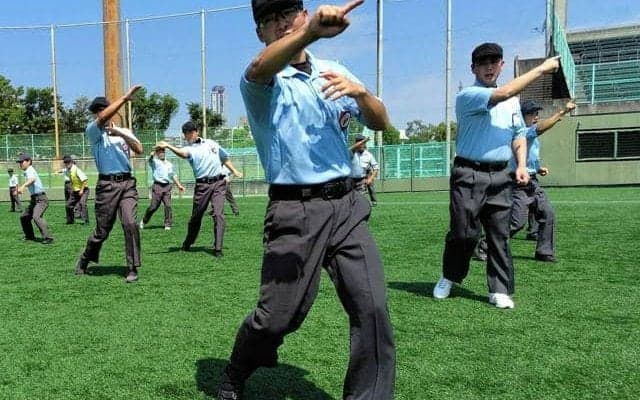 猛暑でも元気に練習、冷静なジャッジを　高校野球大阪大会へ審判研修
