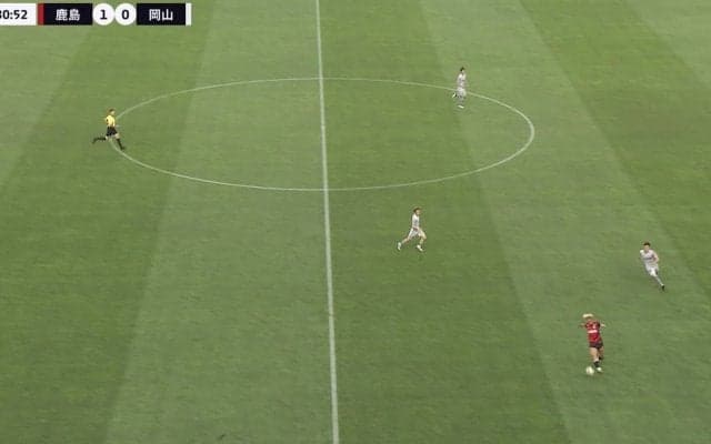 「すげぇ」「鈴木優磨うめーんだよ」走りながらのビタ止めトラップに喝采「うますぎて横転」ロングフィードを完璧におさめる超絶テクが話題に