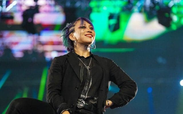 「衣装がすごい」最強日本人女子 vs 超筋肉レスラー、“全身タイツ風”の特殊衣装で躍動！ ハイレベル技の応酬にファン大興奮