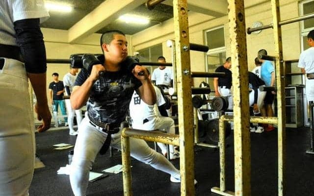 トレーニング室に響くうめき声　「フィジカル日本一」をめざす開星