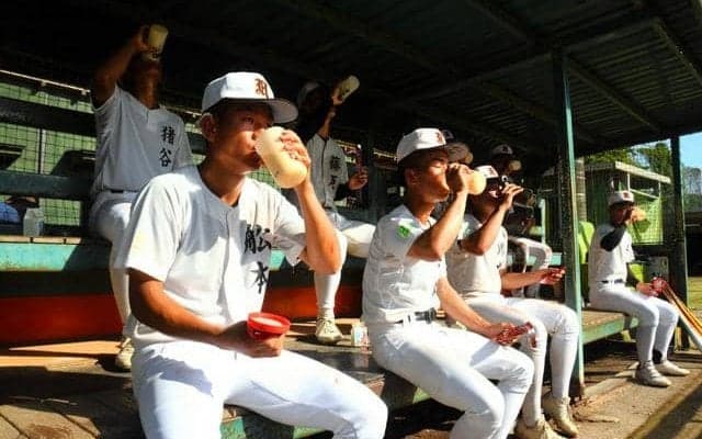 練習合間に強化食、お菓子は厳禁　「甲子園基準」の体めざす益田東