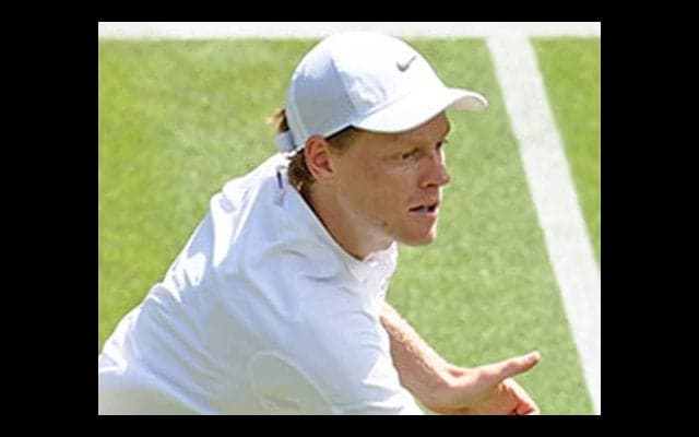  シナー 快勝でウィンブルドン初戦突破 