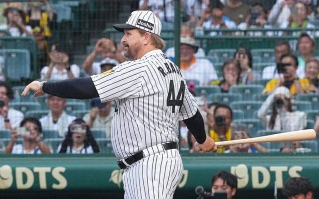 71歳の伝説助っ人が「変わらんのすごない？」　甲子園に電撃登場…SNS騒然「よだれ出る」