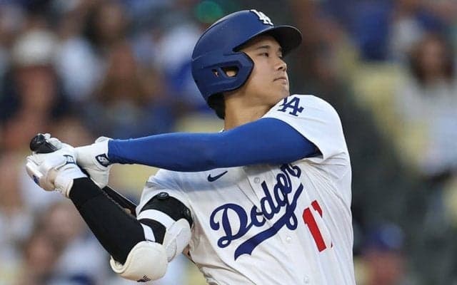 打球直撃で気遣い→直後に特大30号「そりゃ審判も惚れるわ…」　大谷翔平にSNSドン引き