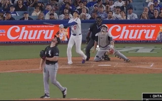 どうした…？ 大谷翔平、特大弾で“異変”「首ヤバい」「そらビビる」 被弾した投手の体勢がスゴいことになる「どうなってんだ」