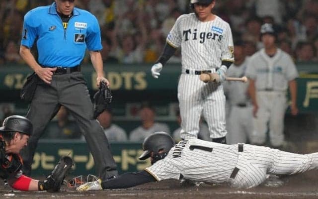 「全力で腕を回したのがドラマの始まり」森下翔太の＂神の手タッチ＂はどのように起きたのか　球界OBの考察「甲斐は最終的にタッチはできたのかもしれないけど…」