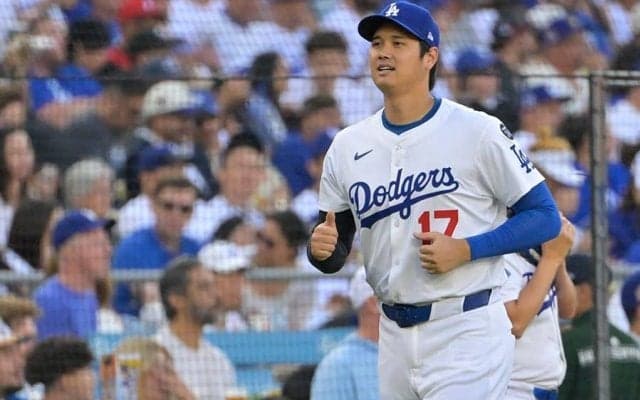 大谷翔平がカーショーに示した敬意　偉業達成の直後…MLBが注目した「レジェンドへの愛」