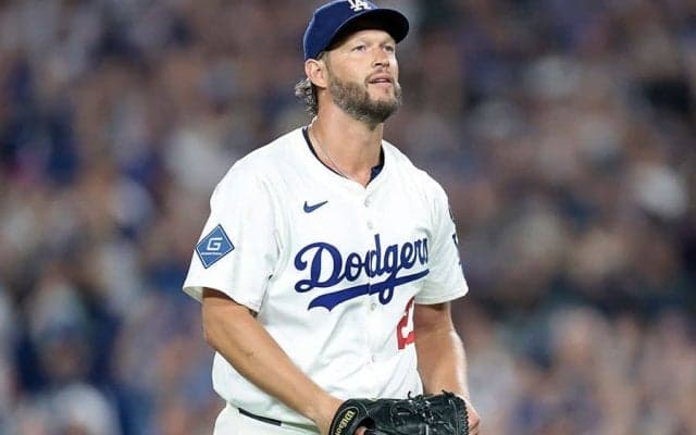 試合が止まった“6分間”「泣けてくる」　カーショーの偉業…ド軍が作った「異様な雰囲気」