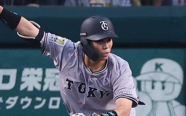 巨人門脇にアクシデント発生か　守備中に途中交代…足を引きずってベンチへ、増田大が出場