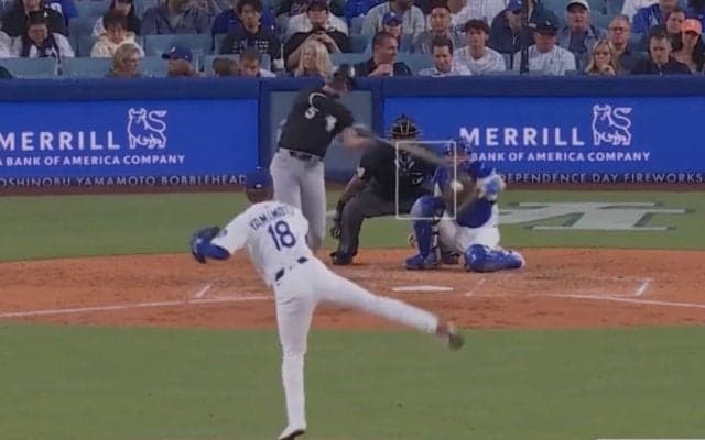 球場騒然！ 山本由伸、打者が怒った“ありえない1球”「エグすぎ」 予想外の“超絶魔球”→うっかりマン振り三振「打てるわけないw」