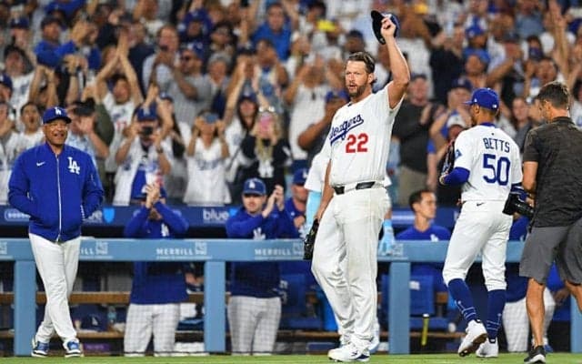 カーショー偉業直後…“誰よりも”喜んだ人物　ベンチから大歓声、X感動「優しいお父さん」