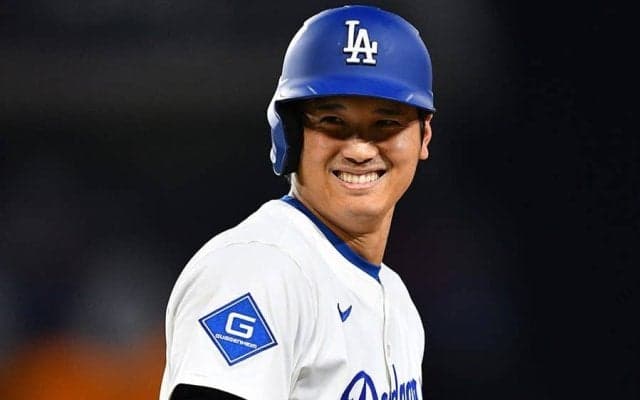 ド軍戦、ワンピースグッズ求め大行列　5時間前から…始球式には“ナミ役”女優登場