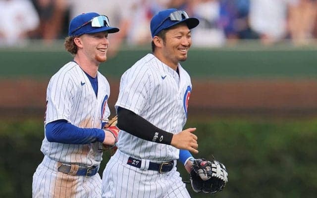 鈴木誠也の背後に上裸男の大群…“今永超え”の衝撃にファン爆笑「最高だ」