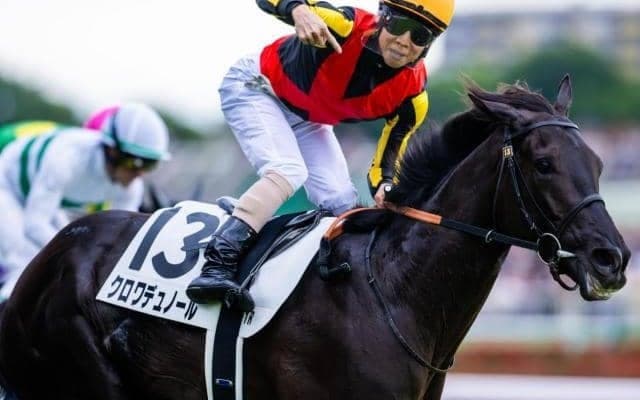 叔父は日本ダービー馬のクロワデュノール タイダルロックが初陣だ