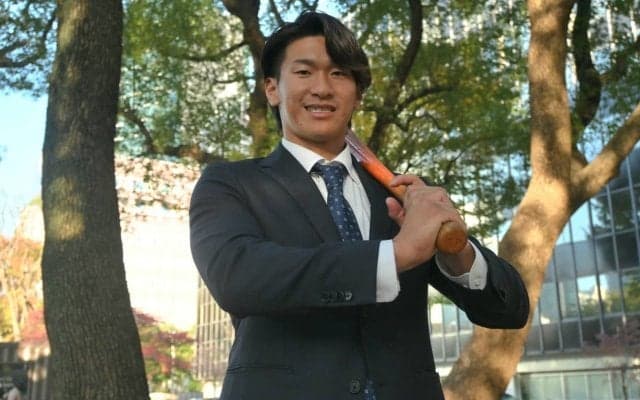 DeNAロマン砲が覚醒!? ファンを魅了するフルスイングのルーツは「深夜の猛烈筋トレ」！