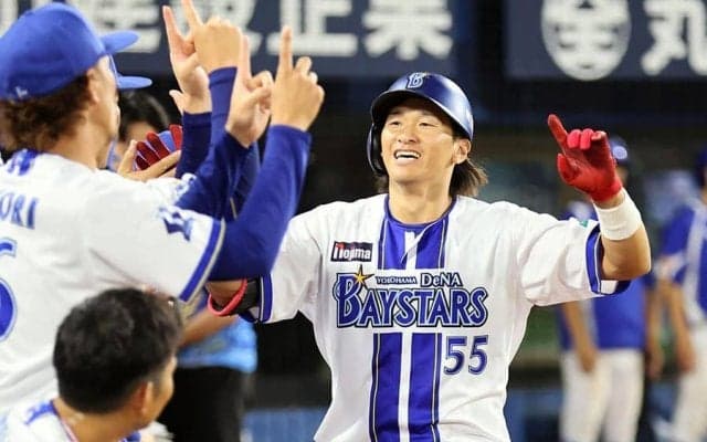 「なんで入るの？」　DeNAに突然現れた大砲…投手泣かせの“変態弾”が「宇宙級」