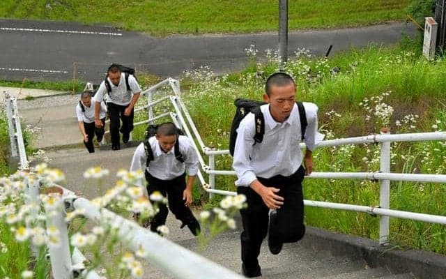 夏も静岡の頂点へ　野球部員が上り続ける常葉大菊川の96段の階段