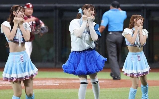 「誰かと思ったら…」　美女チアを“圧倒”するキレキレ…56歳に騒然「年を感じさせない」