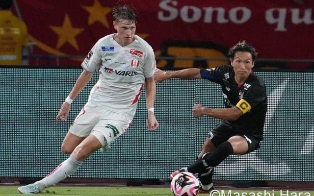 ｢カンテかと思ったらジェバリだった…｣J1名古屋FWのプライベート“交友写真”が話題｢久しぶりのユンカー&ショルツ｣｢どういう繋がり?｣の声