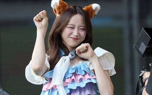 “つけ耳”＆スカートひらり…元女子アナが「きつねダンス」　華麗な3分間に球場魅了