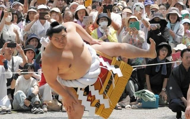 豊昇龍、大の里の両横綱が奉納土俵入り　名古屋場所を前に熱田神宮で