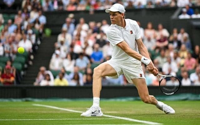 シナーが3試合で17ゲームしか落とさず4回戦進出。サービスキープ率はいまだ100％[ウィンブルドン]